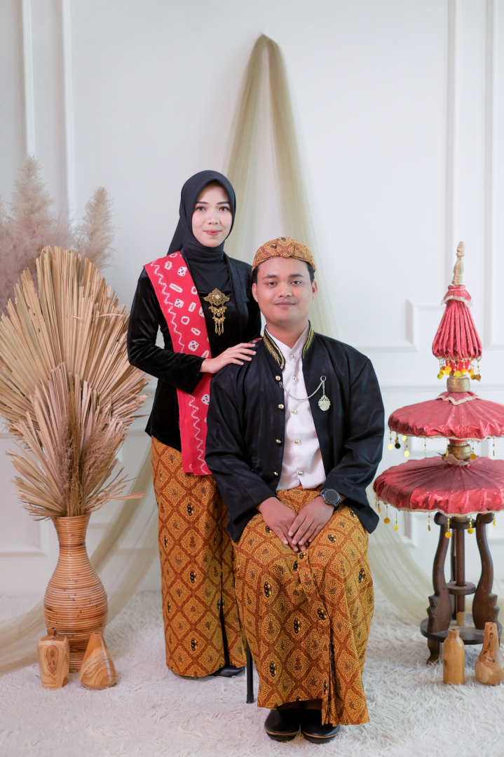 https://rosi-reno.webnikah.com/dirmember/00000028/Rosidanreno/photo-274005-322248-l-202505130528.jpg
