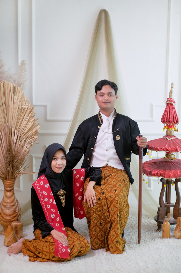 https://rosi-reno.webnikah.com/dirmember/00000028/Rosidanreno/photo-274005-322268-l-202505130819.jpg