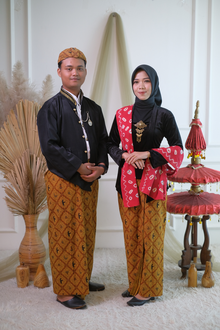 https://rosi-reno.webnikah.com/dirmember/00000028/Rosidanreno/photo-274005-322284-l-202505130940.jpg