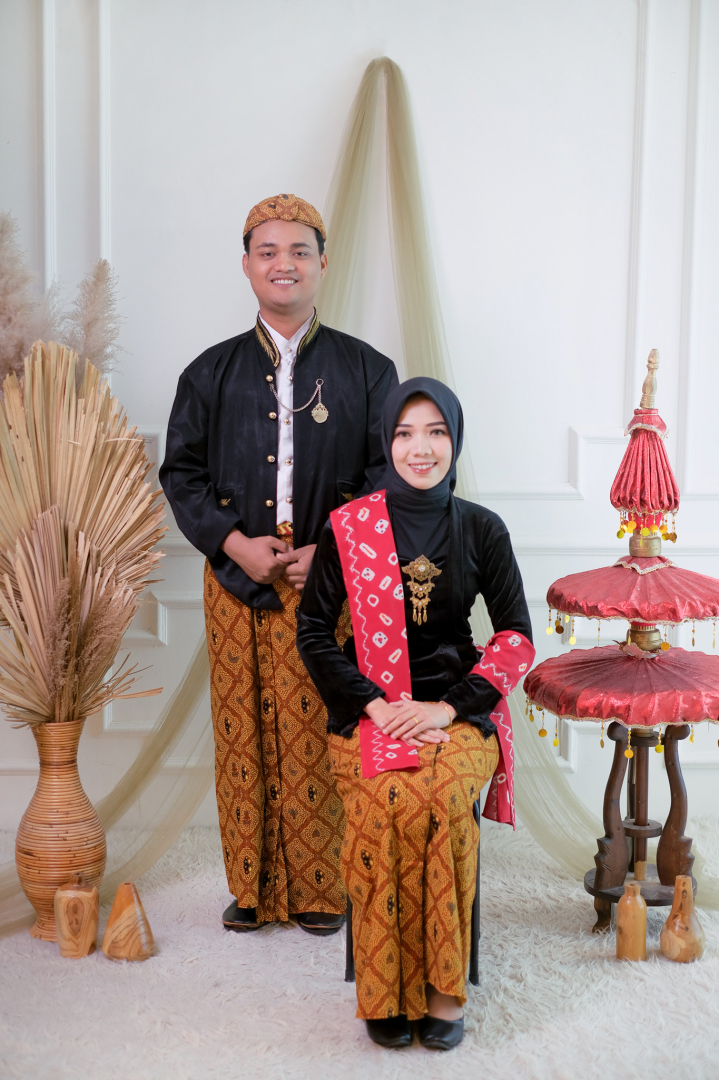 https://rosi-reno.webnikah.com/dirmember/00000028/Rosidanreno/photo-274005-322285-l-202505130944.jpg