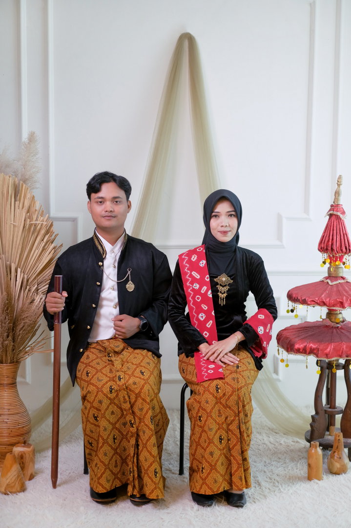 https://rosi-reno.webnikah.com/dirmember/00000028/Rosidanreno/photo-274005-322288-l-202505130947.jpg