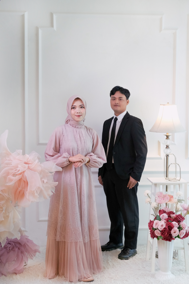 https://rosi-reno.webnikah.com/dirmember/00000028/Rosidanreno/photo-274005-322295-l-202505131040.jpg